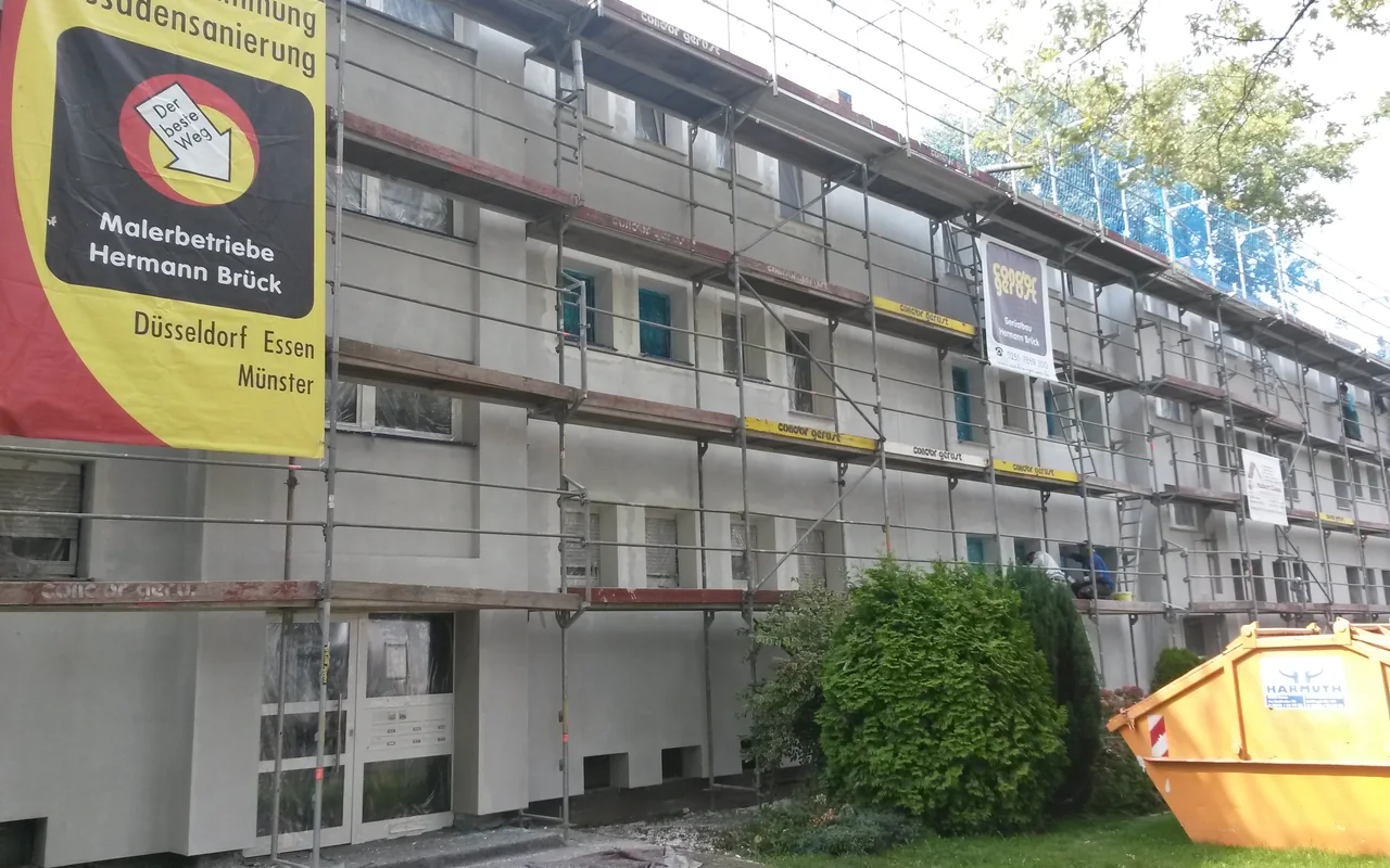 Wohngebäude in einer Anlage